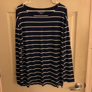 Striped shirt with quarter length sleeves